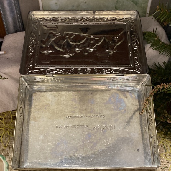 Elegant Silver Decorative Plaque - Picture 2 of 4